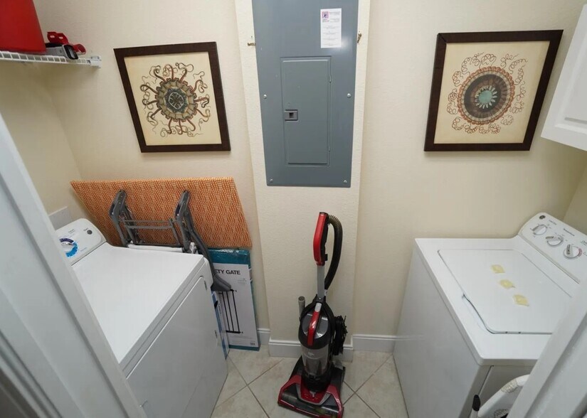 Building Photo - 510 Captiva Dr