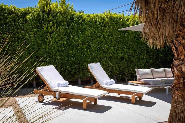Building Photo - Luxury Oasis with Pool in Palm Springs (Monthly Only - No Long Term)