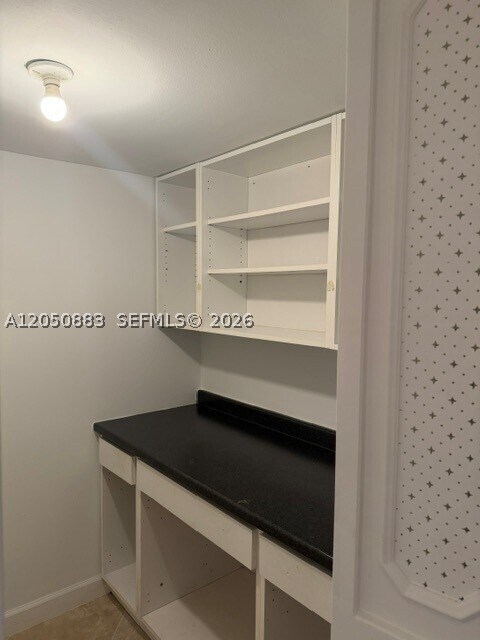 Building Photo - 3475 N Country Club Dr