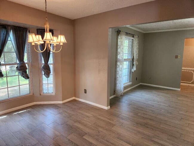 Building Photo - 2322 Deer Valley Dr