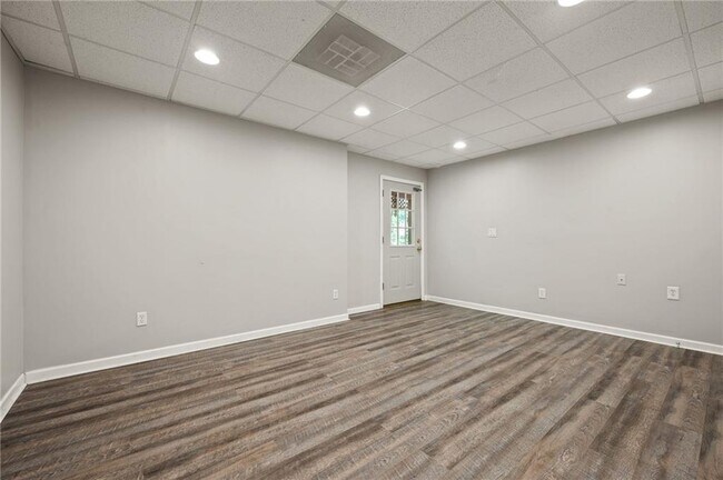 Building Photo - 10950 Kimball Crest Dr