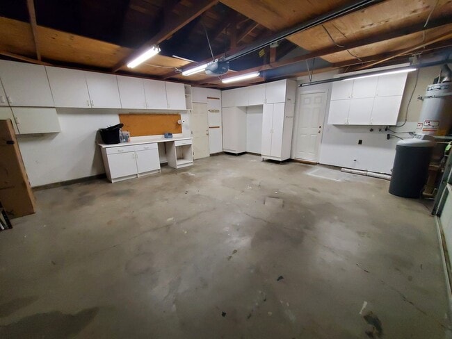 Building Photo - Wonderful Mid Century Home available for lease