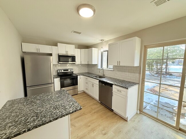 Building Photo - 104 Kelmar Ave