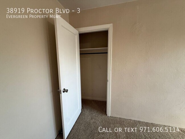 Building Photo - 38919 Proctor Blvd