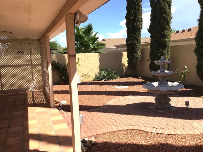 Building Photo - Beautiful, Clean 3Bdrm, 2ba home on East s...