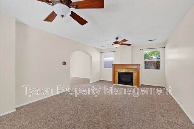 Building Photo - 3013 Taos Meadows Dr NE