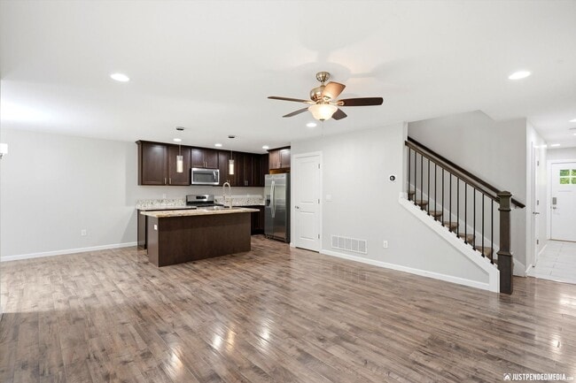 Building Photo - 1553 N Ravens Best Cir