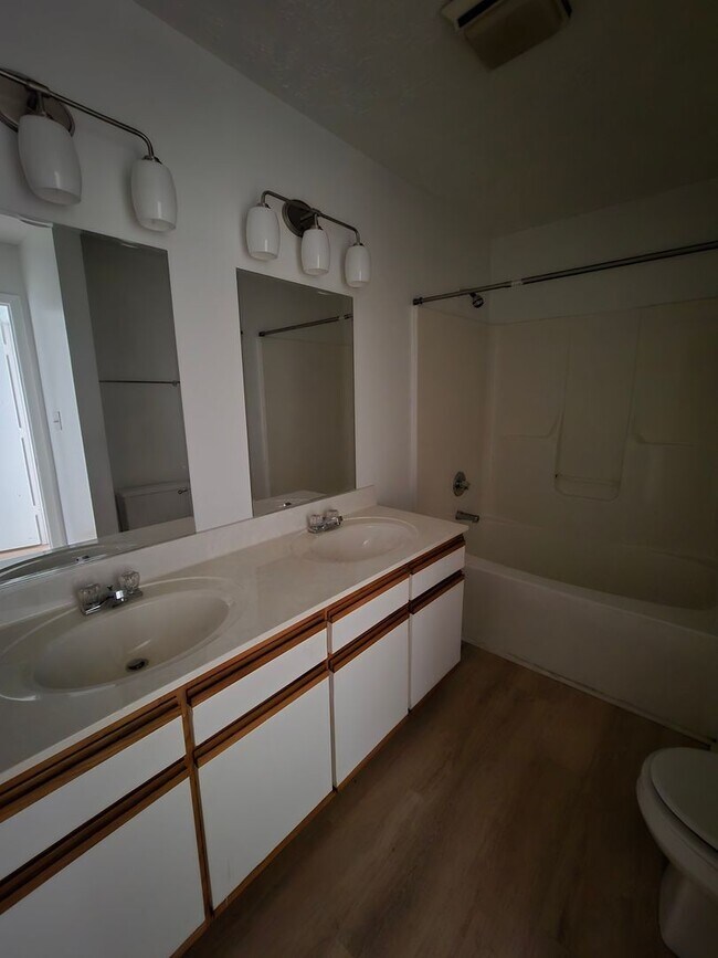 Building Photo - 3371 Galleria Dr