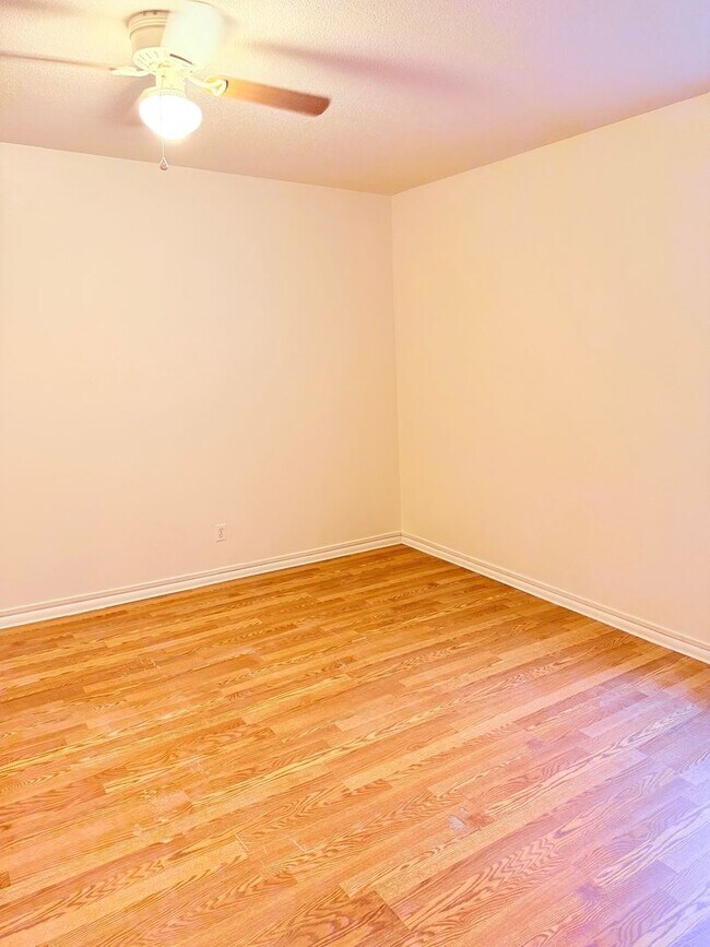 Building Photo - 3828 Country Club Rd