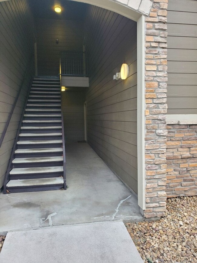 Building Photo - Spacious 2B/2B Main Level Condo With Garage NOW AVAILABLE