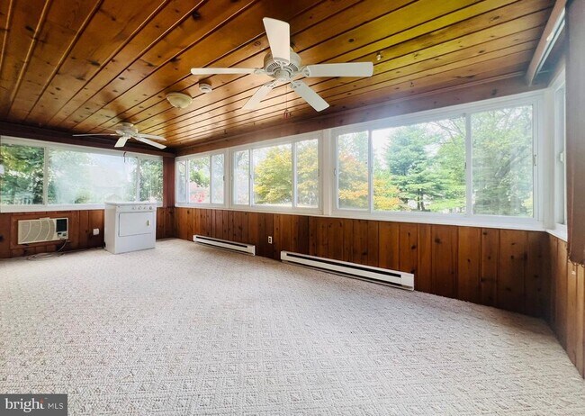 Building Photo - 407 Anderson Ave