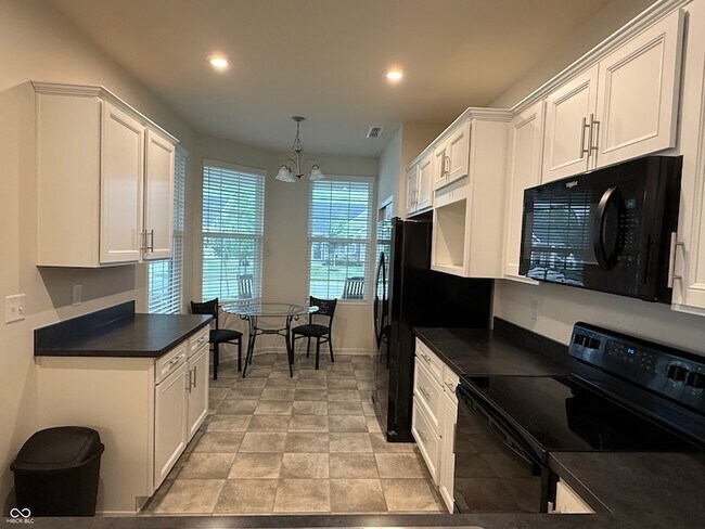 Building Photo - 4879 Larkspur Dr