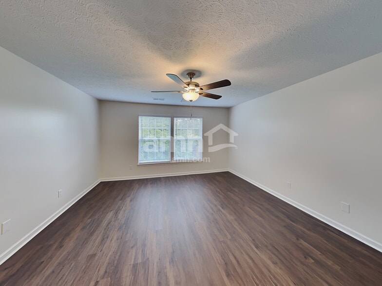 Building Photo - 419 Creekside Ln