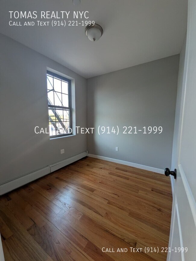 Building Photo - 766 E 233rd St