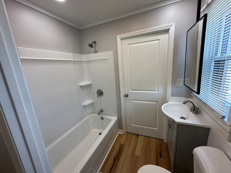 Building Photo - 1350 Pine St