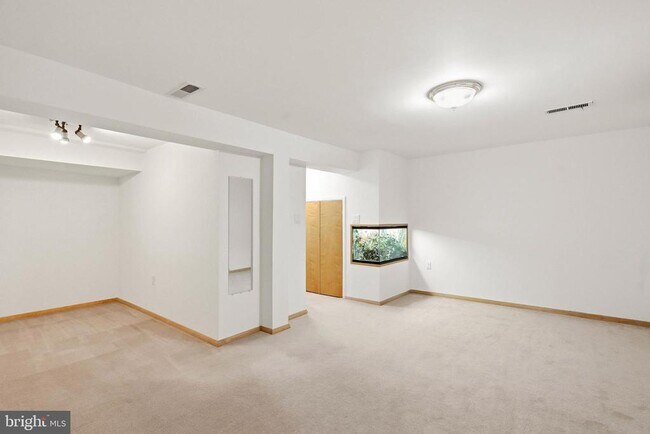 Building Photo - 9101 Bronze Bell Cir