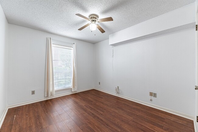 Building Photo - 2121 Hepburn St