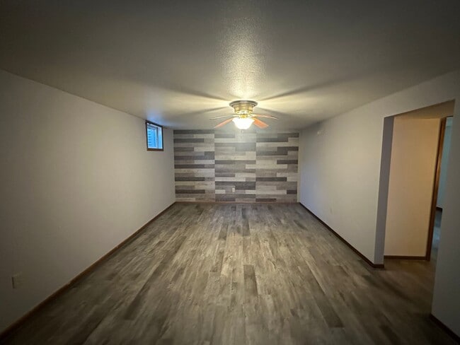 Building Photo - 3 Bedroom Home