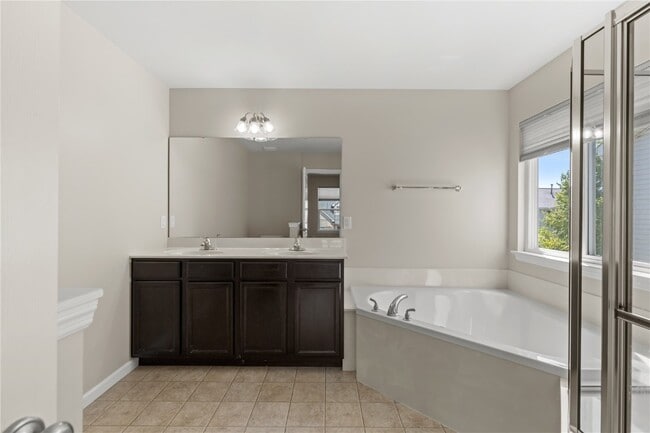 Building Photo - 184 Berry Manor Cir
