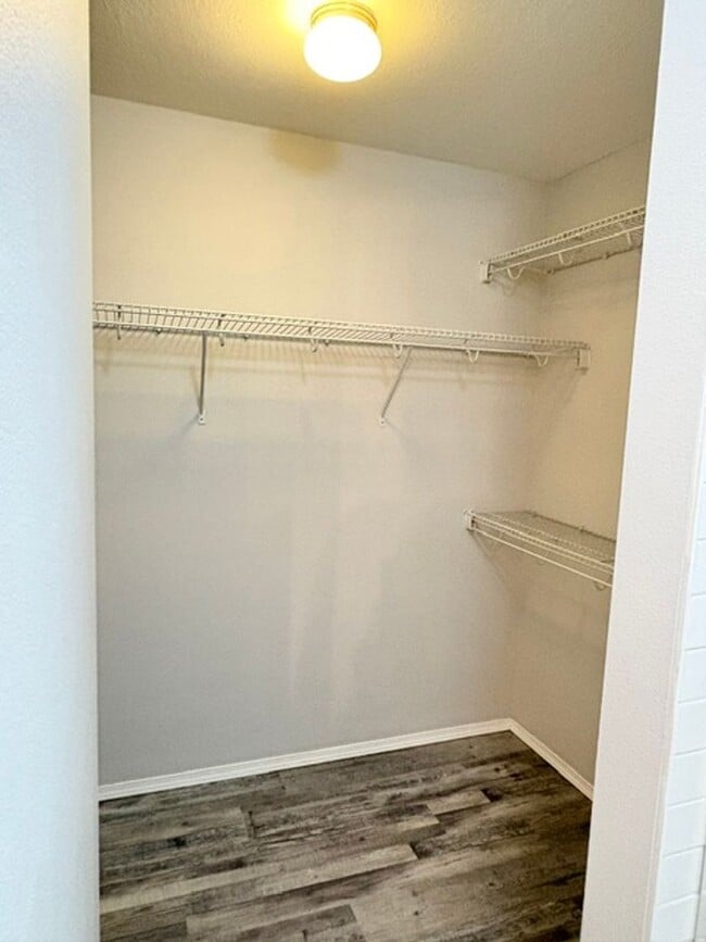 Building Photo - Ozark~ 4 bedroom walkout basement duplex for rent!