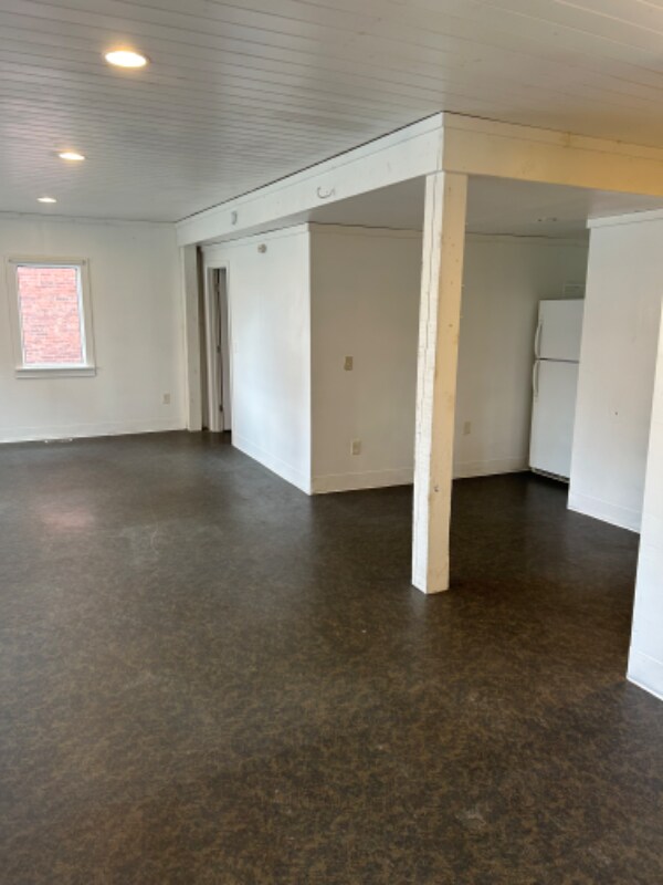 Building Photo - 79 Main St