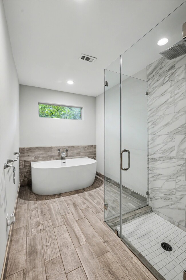 Building Photo - 10811 Hunters Forest Dr