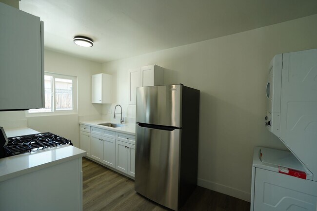 Building Photo - 3447 Dwight Ave