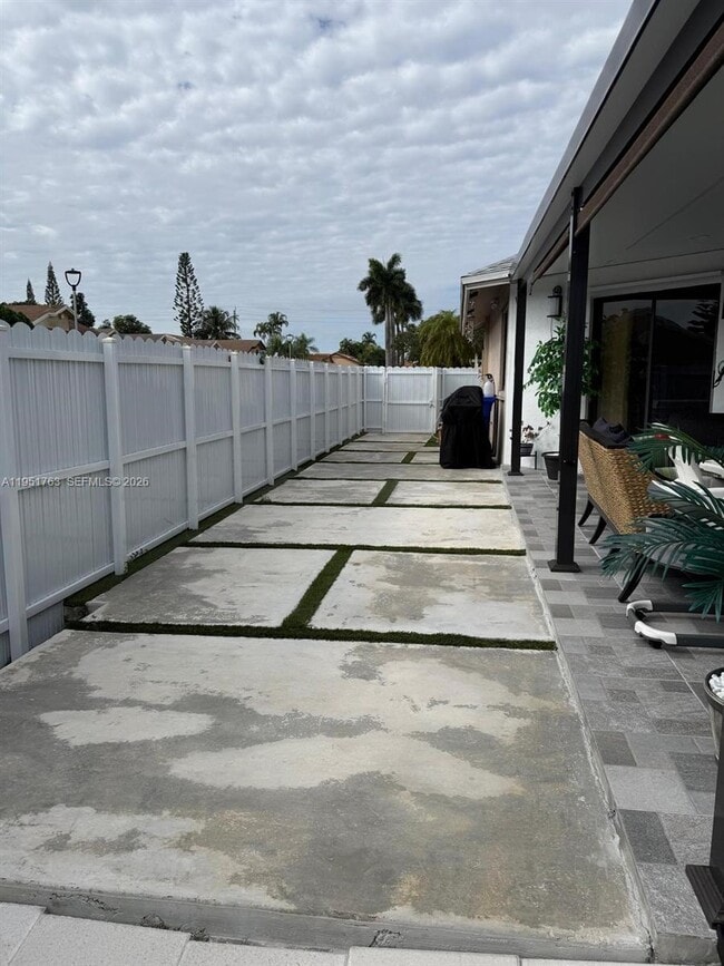 Building Photo - 1041 SW 111th Ave