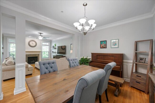 Building Photo - Townhouse in Lake Hogan Farms - 4 bedrooms - Amenities include community pool, tennis and playground