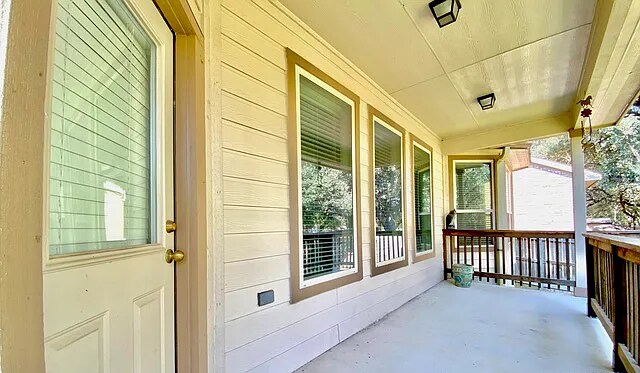 Building Photo - 15527 Birdstone Ln
