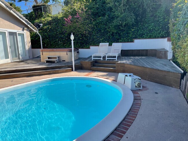 Building Photo - 19 Bronco Dr