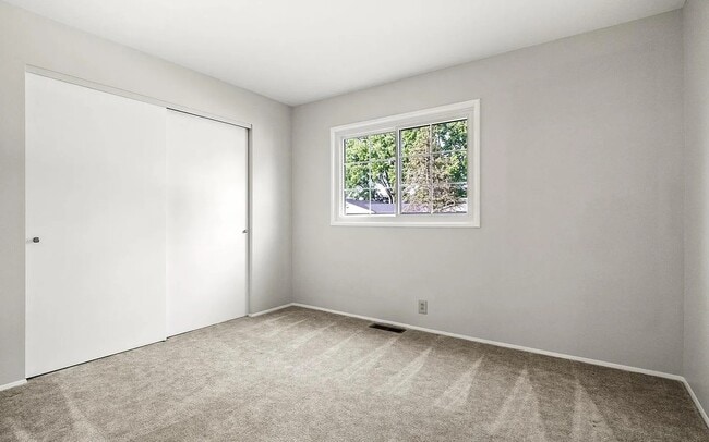 Building Photo - 3375 Brunswick Dr