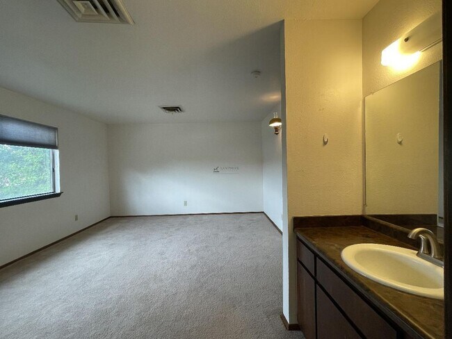 Building Photo - 331 Cheryl Ct