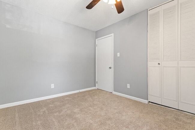 Building Photo - 4249 Lake Ridge Dr