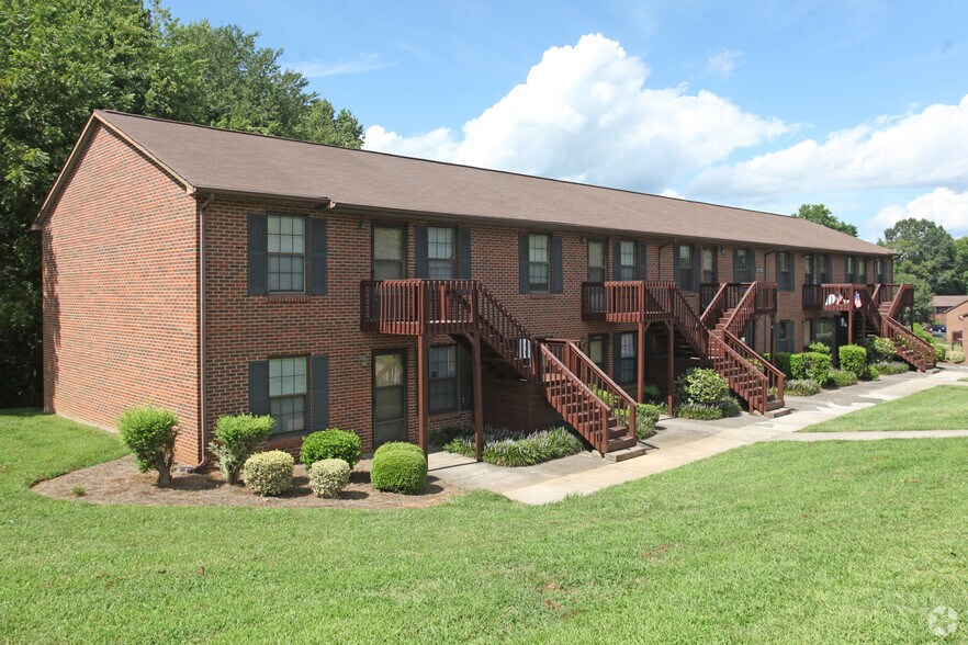 Springbrook Apartments Kernersville Nc Apartment Finder Primary Photo Springbrook Apartments