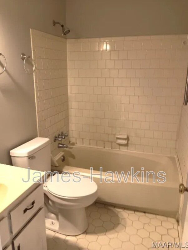 Building Photo - 713 Amity Ln