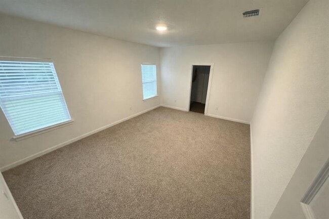 Building Photo - 204 James River Dr