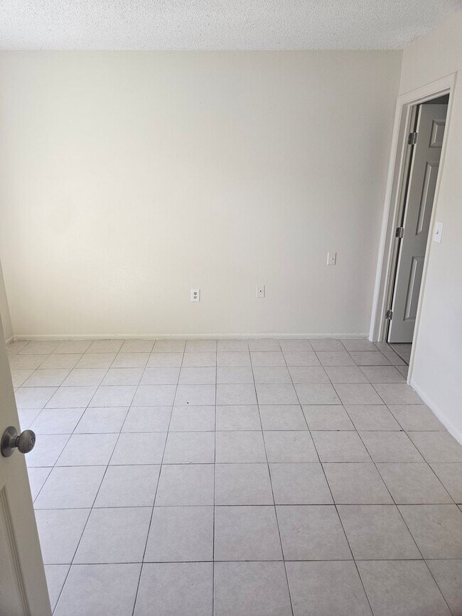 Building Photo - 3/2 DUPLEX