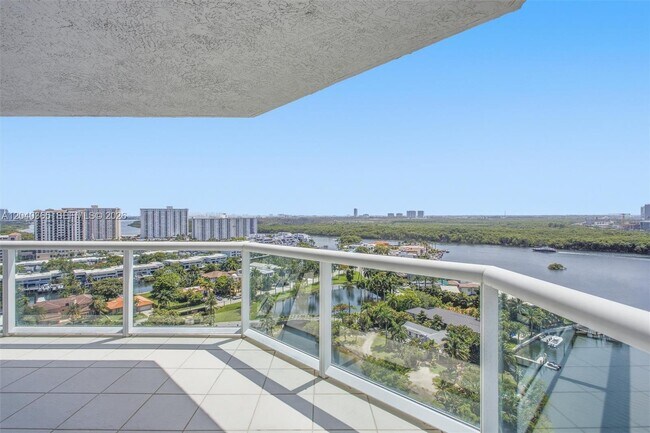 Building Photo - 16500 Collins Ave