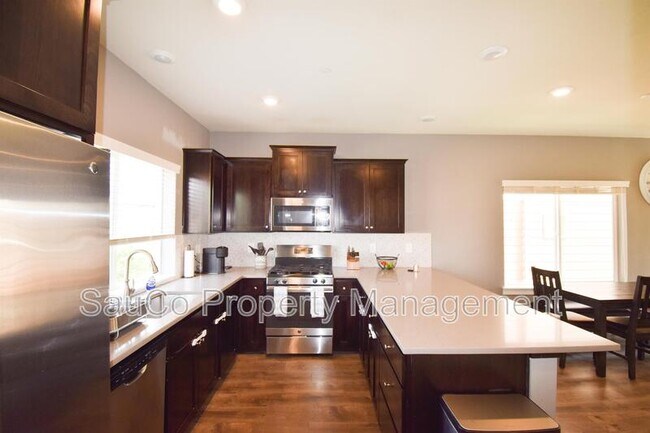Building Photo - 445 NE Tork Pl