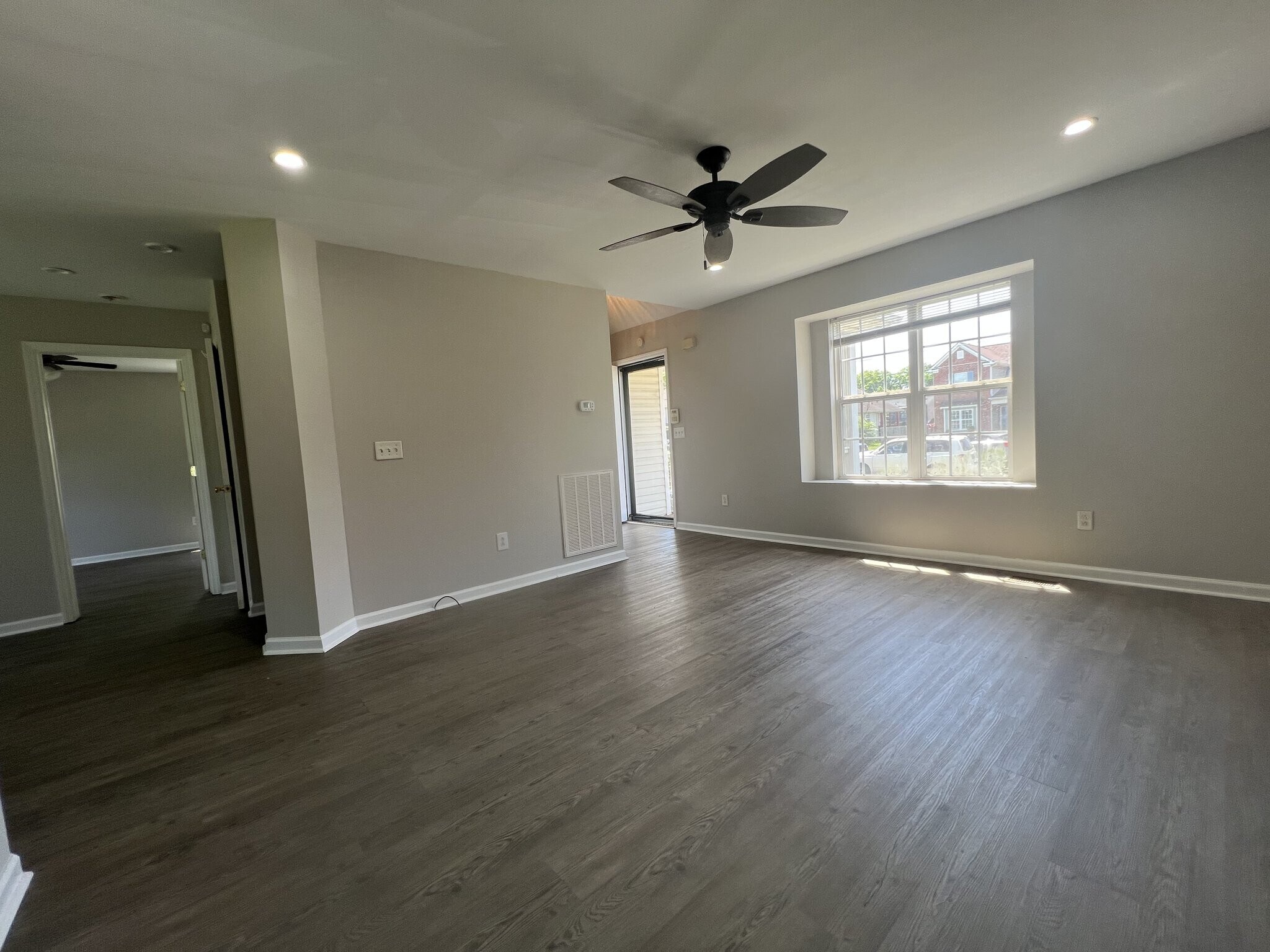 Building Photo - 2812 Hydes Ferry Rd