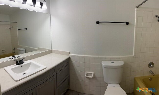 Building Photo - 1250 E Common St