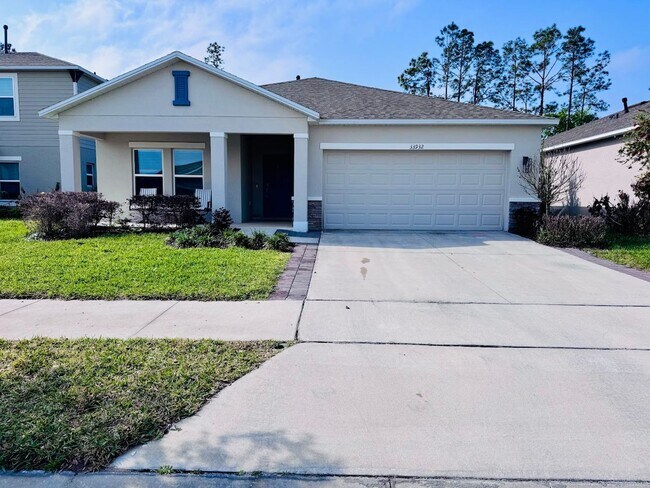 Building Photo - Stunning 4/3 with NO REAR NEIGHBORS!