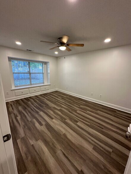 Building Photo - 8 Saint Ives Dr