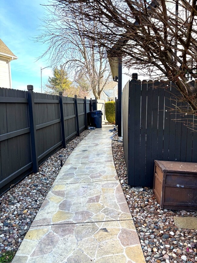 Building Photo - 13806 S Mullen St