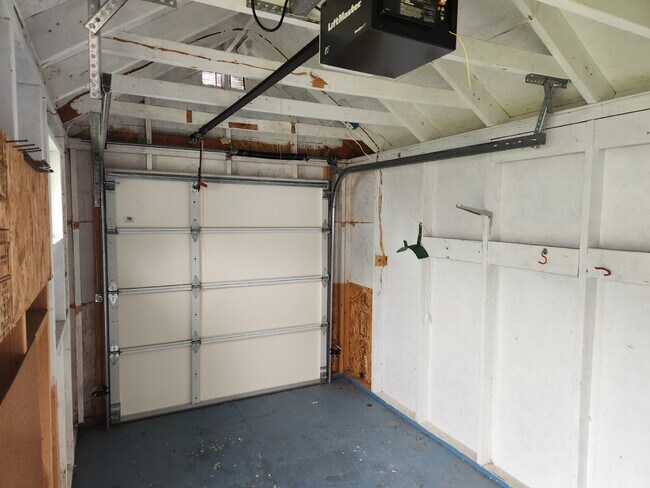Building Photo - 3 bed 2 bath home near Carrie Blake Park, ...