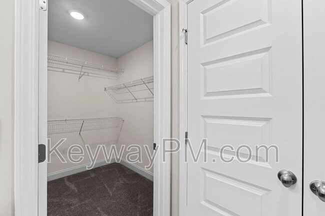 Building Photo - 3205 Venetian Dr