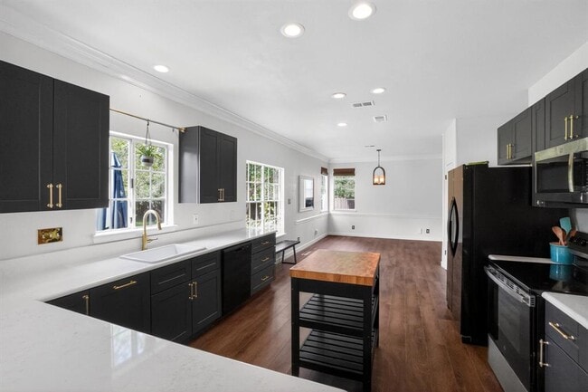 Building Photo - 8113 Willet Trail