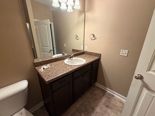 Building Photo - FOR RENT