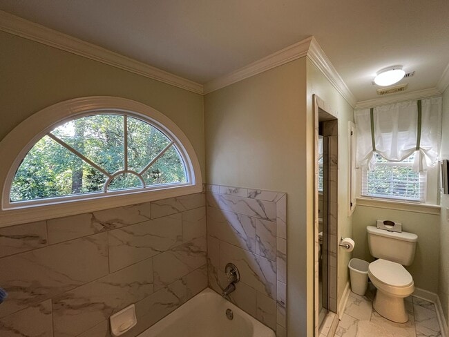 Building Photo - Incredible 5BD, 4.5BA House in Downtown Ra...
